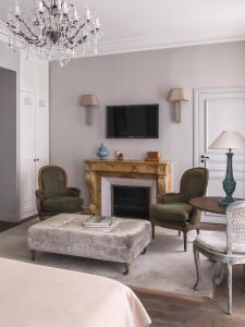 New Hotel Roblin - About Staying Here