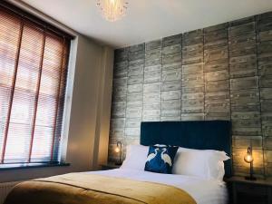 Oddfellows Chester Hotel & Apartments - Dining and Outdoor Spaces