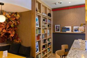 Oh La La! Hotel Bar Paris Bastille - Policies and Booking Details