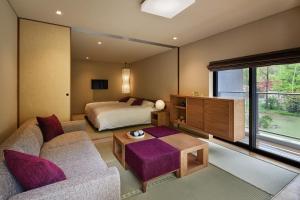 Okujozankei Onsen Kasho Gyoen Review - Amenities and Services