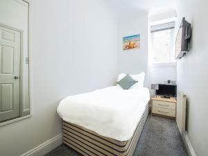 OYO Pier Hotel - Booking Information
