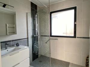 PINK FLAMINGOS 4 Accessible for People With Reduced Mobility - Booking Information