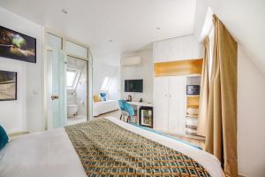 Queens Boutique Hotel - Nearby Attractions