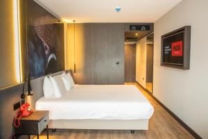 Radisson RED London Greenwich The O2 - Dining Options Available