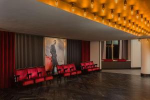 Radisson RED London Heathrow - Dining and Cuisine Options