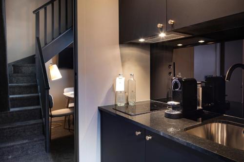 Rayz Eiffel - Guest Reviews and Ratings