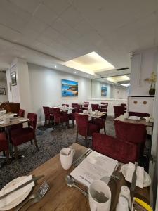 Regina Hotel - Dining and Entertainment