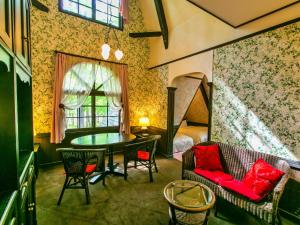 Restaurant & Hotel Dreaming - Proximity to Attractions