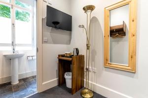 Royal Park Hotel - Booking Policies and Procedures