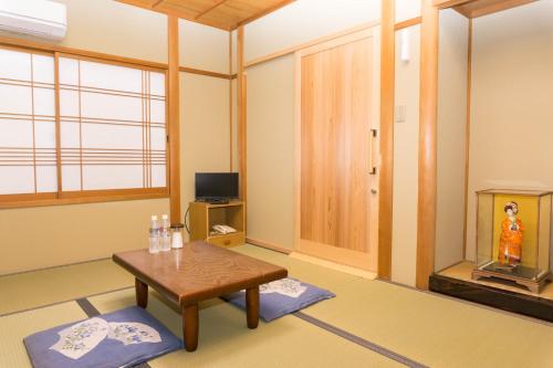 Ryokan Hinomoto Kyoto Kawaramachi - Location and Accessibility
