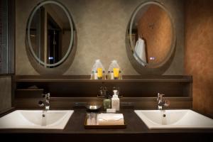 Sakaeya - Amenities and Features
