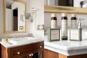 Serotel Lutèce - Facilities and Services