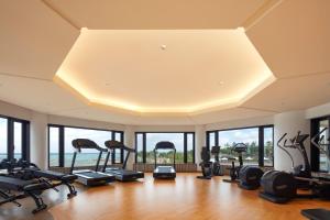 Sheraton Okinawa Sunmarina Resort - Recreational Amenities and Activities