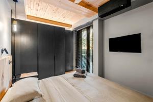 Sleepy Joes - Neighborhood Attractions