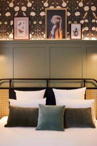 Square Lodge Hotel La Roche Sur Yon - Handwritten Collection - Location and Nearby Attractions