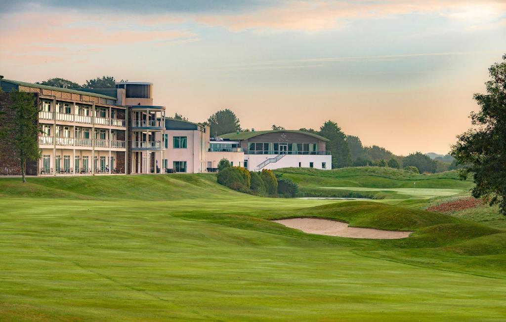 St Mellion Estate - Seasonal Information