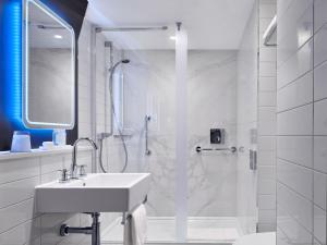 Strand Palace - Guest Experience