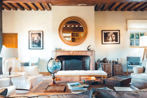 Surville Manor - About Staying Here