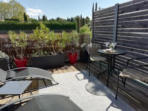 Sweet Home Studio Aix En Provence, Terrace, Pool, Restaurant - Location and Accessibility