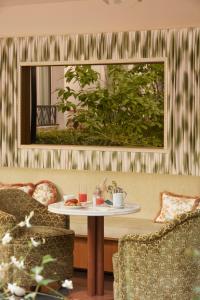 The 5 Particular - Nearby Attractions and Transportation