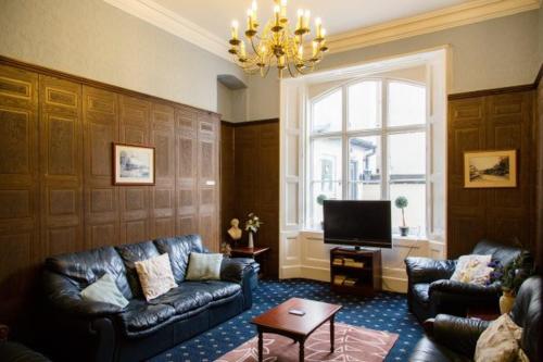 The Burlington Hotel - Location and Accessibility