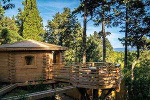 The Cabins in the Woods Hotel - On-site Facilities and Services
