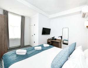 The Chapter - The J Hyde Park Hotel - Facilities and Services