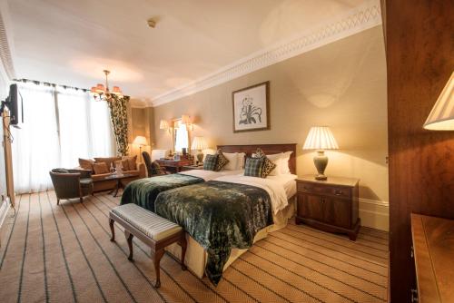 The Colonnade - Amenities and Services Offered