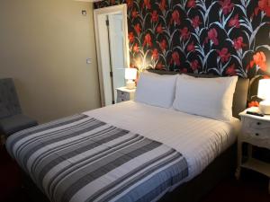 The Commercial Bar & Hotel - Nearby Attractions
