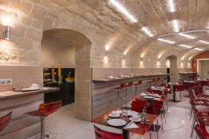 The Good Hotel - Guest Services and Concierge