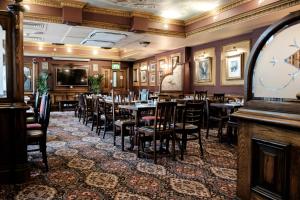 The Mad Hatter Hotel - Nearby Attractions