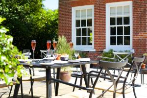 The Manor at Sway – Hotel, Restaurant and Gardens - Convenient Location and Accessibility