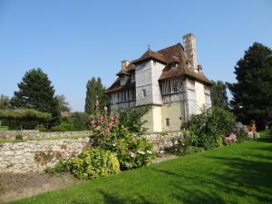 The Manors of the Gates of Deauville - Small Luxury Hotel of the World - Immersive Cottage Accommodations