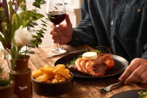 The Masons Arms - Dining and Restaurant