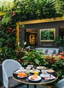 The Parisis - Paris Eiffel Tower - Hotel Amenities and Services