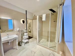 The Pavilion of the Lilies - Private Hotel - Exploring Amboise and Nearby Attractions