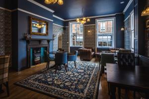 The Pied Bull - Nearby Parking and Accessibility