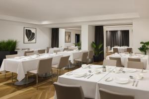 The Queens Gate Hotel - Booking Information