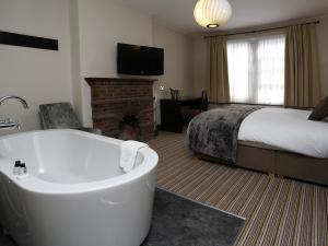 The Red Lion Hotel - Guest Ratings and Reviews