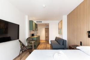 The Suites HCR - About Staying Here