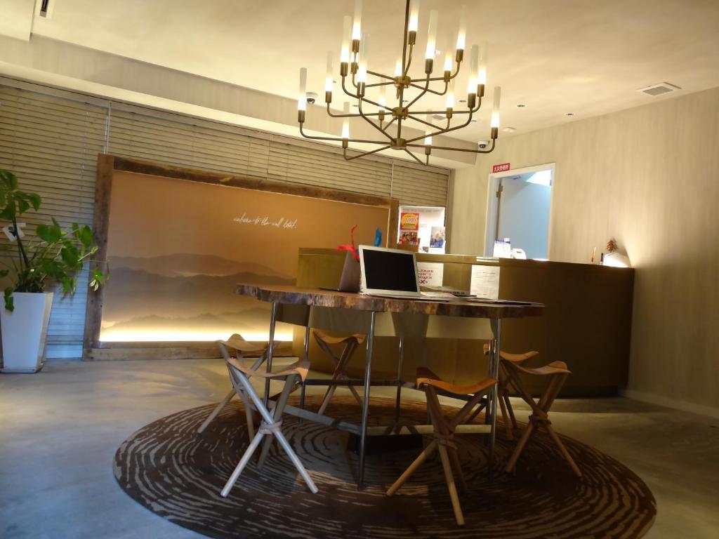 The Wall Hotel - Policies and Regulations