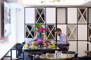 The Z Hotel Tottenham Court Road - Location and Nearby Attractions