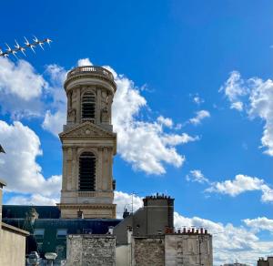 Trendy Canettes Hotel - Location Advantages