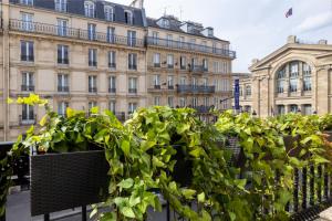 Whistler Hotel - Gare Du Nord - About Staying Here