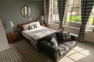 White Lion - Nearby Points of Interest