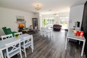 Woodford Hotel - Nearby Attractions