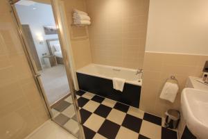 Yarrow Hotel - Guest Reviews and Ratings