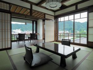 Yatsusankan Over 6 Years Old Review - Dining Offerings