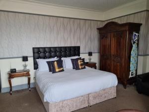 Ye Olde Fighting Cocks - Guest Experiences