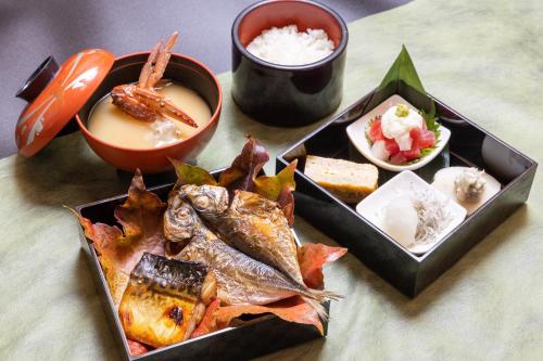 Yoshino - Dining and Meals